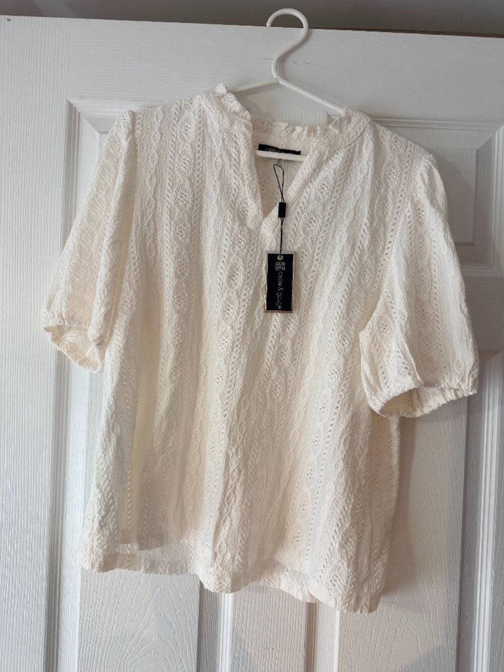 Cable & Gauge White Crochet-Look V-Neck Blouse – Size L – NWT